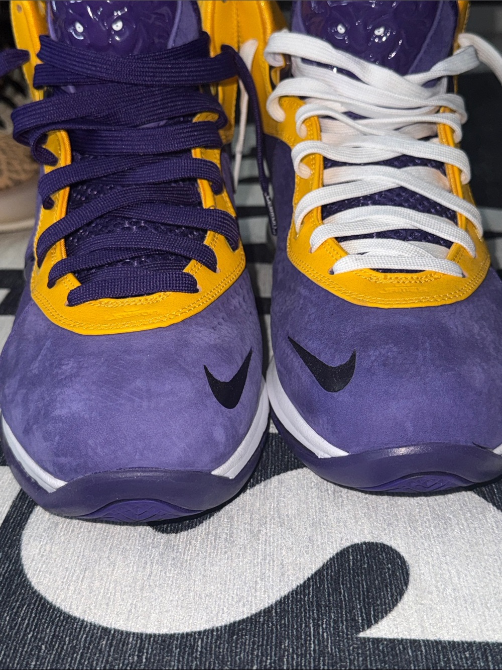 Nike LeBron 8 Lakers - Picture 3 of 8